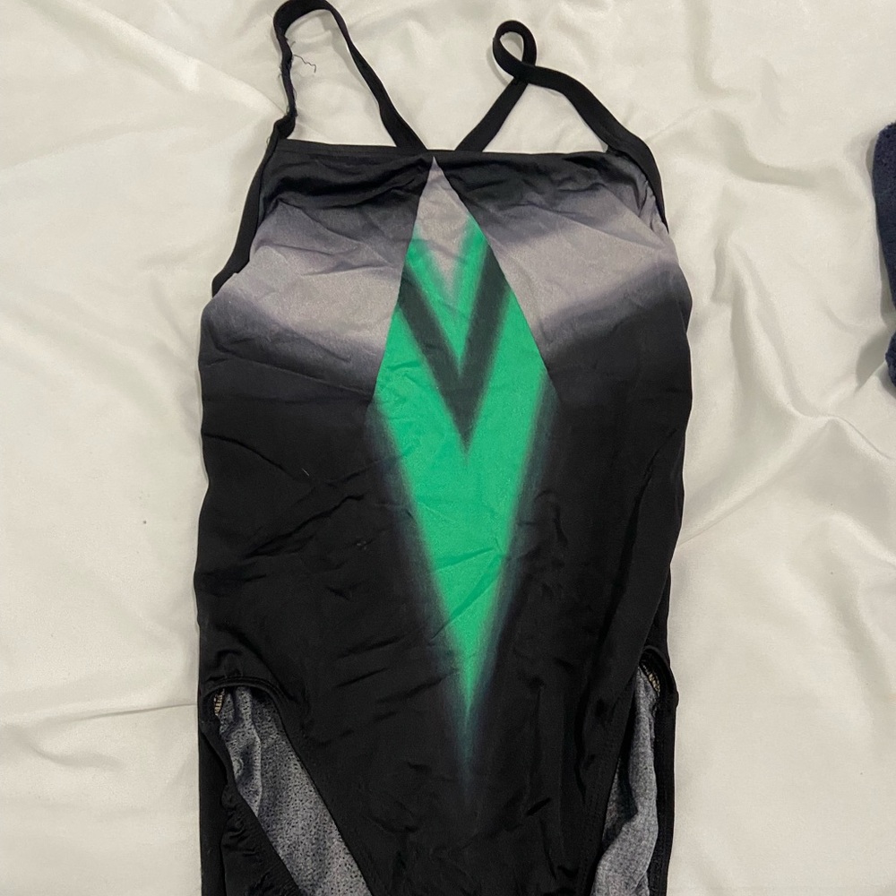 One piece swimmers suit